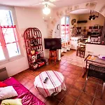 Joli Appart Avec Terrasse Au Calme Au Pied Du Chateau