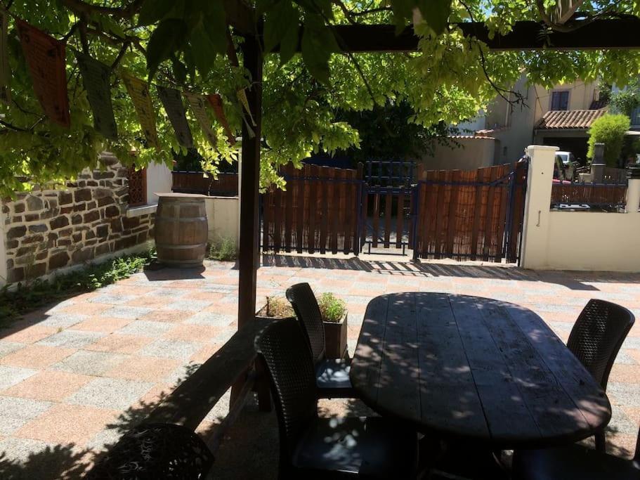 Joli Avec Terrasse Au Calme Au Pied Du Chateau Appartement